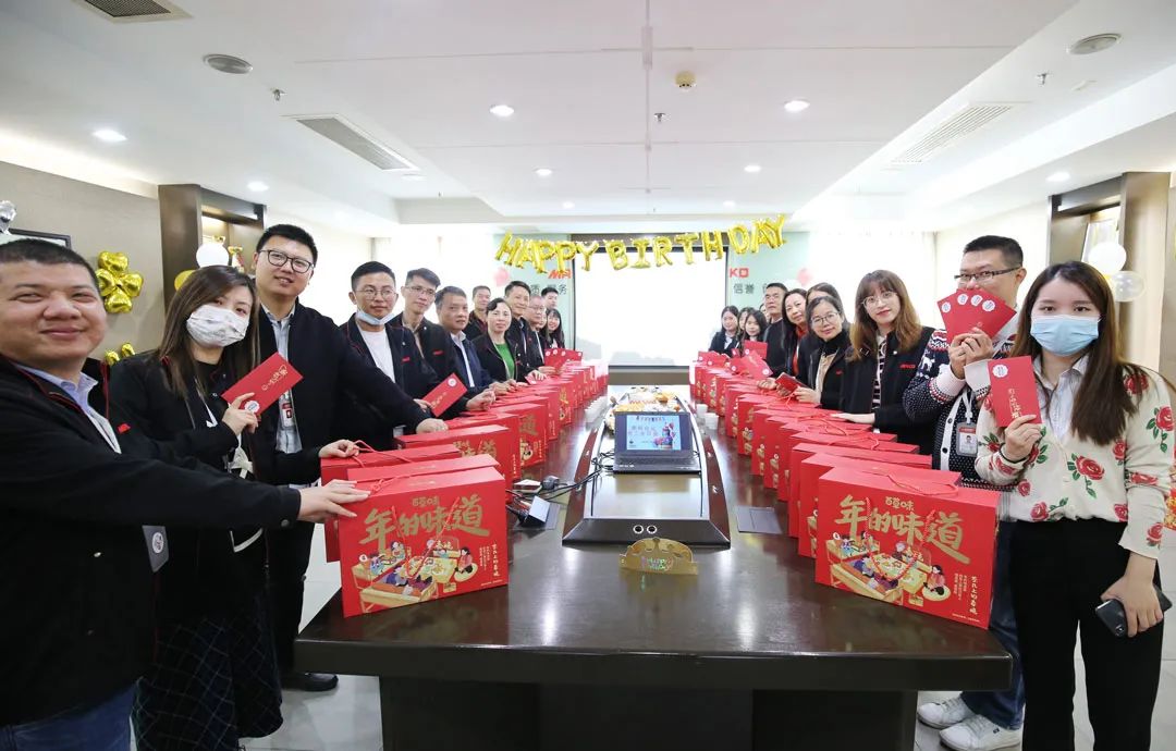 公司為員工精心準備的生日禮包.jpg